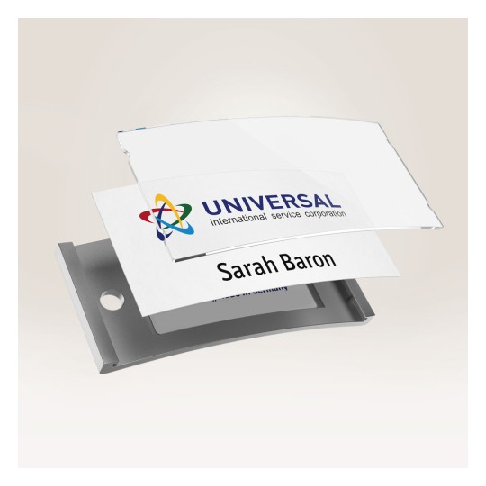 Изображение показывает визитную карточку Сары Барон с логотипом Universal International Service Corporation. Карточка частично видна и помещена в элегантный держатель.
