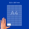 Рука рядом с миллиметровой диаграммой формата A4 с надписью «52,5 × 29,7 мм» на синем фоне?