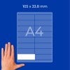Рука рядом с диаграммой на синем листе формата A4 с надписью «105 × 33,8 мм»?