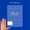 Диаграмма на листе формата A4 с сеткой, одной белой ячейкой внизу слева и рукой слева?