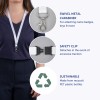 Изображение показывает шнурок с вертлюжным металлическим карабином и предохранительным зажимом, предназначенный для крепления бейджей и ключей. Также отмечается, что он устойчивый, так как изготовлен из переработанных пластиковых бутылок PET.