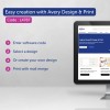 Изображение демонстрирует экран компьютера с инструментом Avery Design & Print, содержащий руководство по легкому созданию. Оно иллюстрирует четыре шага: ввод кода программного обеспечения, выбор дизайна, создание пользовательского дизайна и печать с использованием слияния почты.