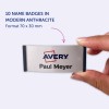 Изображение показывает бейдж с именем от Avery, на котором указано имя "Пол Майер" и информация о формате бейджа, который составляет 70 x 30 мм. Указано, что есть 10 бейджей с именами в современном антрацитовом цвете.