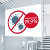 Изображение показывает знак, указывающий на 99,9% антимикробные свойства, с графикой вирусов, перечеркнутых красным кругом и диагональной линией.