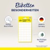 На изображении представлена упаковка для этикеток от Avery Zweckform, подчеркивающая, что их легко подписывать, они произведены в Германии и напечатаны на экологически чистой бумаге.