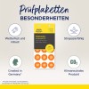 Изображение демонстрирует инспекционные стикеры (Prüfplaketten) на 2027 год. Оно подчеркивает такие особенности, как устойчивость к погодным условиям, прочность, долговечность и климатическую нейтральность. Стикеры напечатаны на виниле, с отчетливо видимым номером 27.