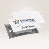 Изображение показывает визитную карточку Сары Барон с логотипом Universal International Service Corporation. Карточка частично видна и помещена в элегантный держатель.